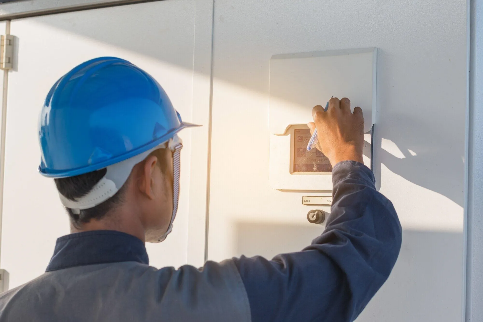 How a Hybrid Inverter Can Save Your Family on Energy Bills