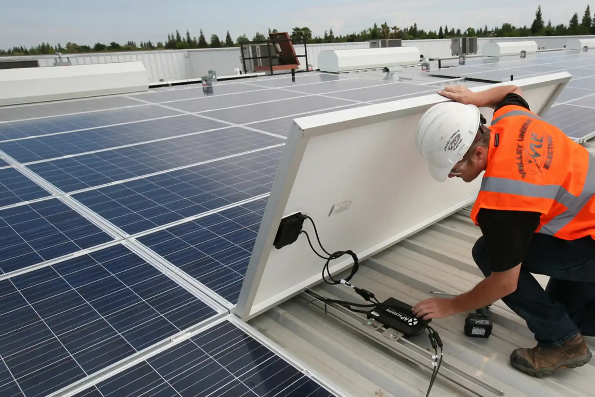 Exploring the Benefits of Sungrow String Inverters for Solar Energy